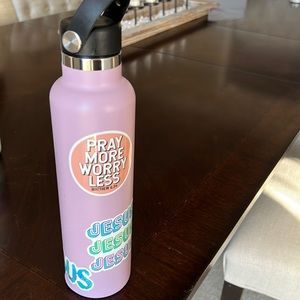 24 ounce Hydro Flask water bottle